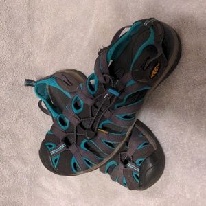 Keen women's Whisper closed toe sport sandals; Size 10
